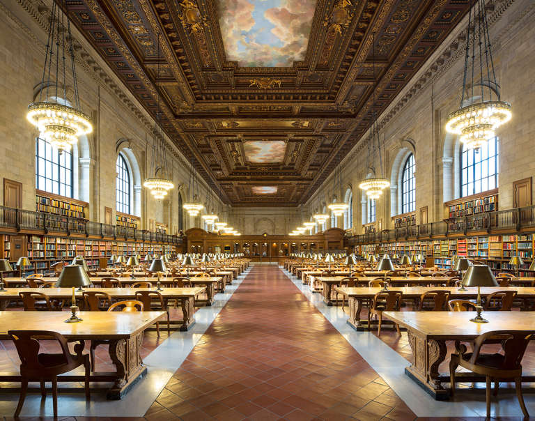 Color Photograph Reinhard Görner - La salle de lecture principale Rose (New York Public Library)