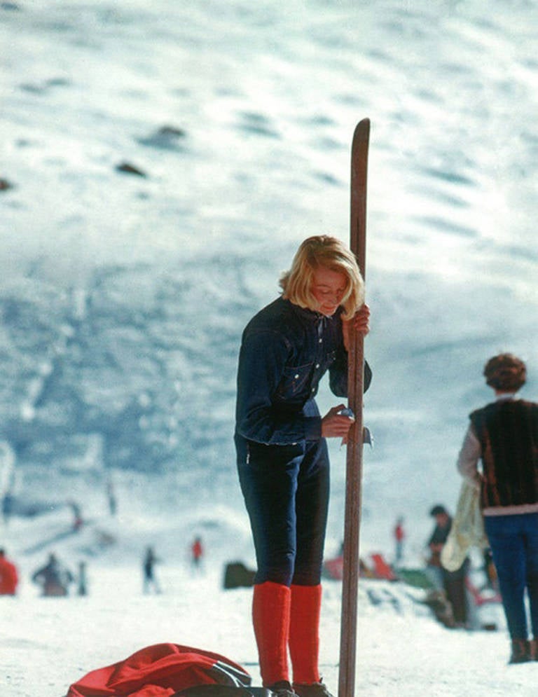 Eine blonde Skifahrerin auf den Pisten von Verbier, einem Alpendorf im Schweizer Kanton Wallis, im Februar 1964.

Schlanke Aarons
Verbier Skifahrer
Nachlass-Edition

Nachlassgestempelte und handnummerierte Auflage von 150 Stück mit