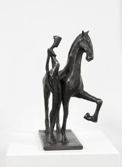 „Lisa con cavallo“ von Nando Kallweit. Elegante Bronzeskulptur einer Frau und eines Pferdes