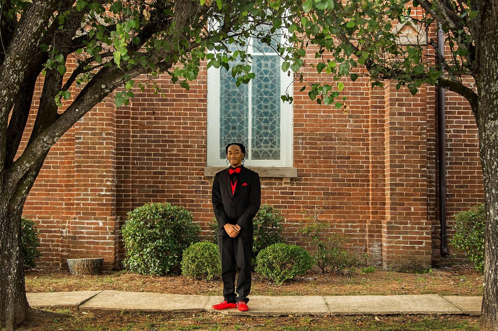 Der Fotograf Jerry Siegel ist in Selma geboren und aufgewachsen und hat am Art Institute of Atlanta studiert. Seine erste Monografie, "Facing South: Portraits of Southern Artists", wurde 2011 von der University of Alabama Press veröffentlicht. Diese