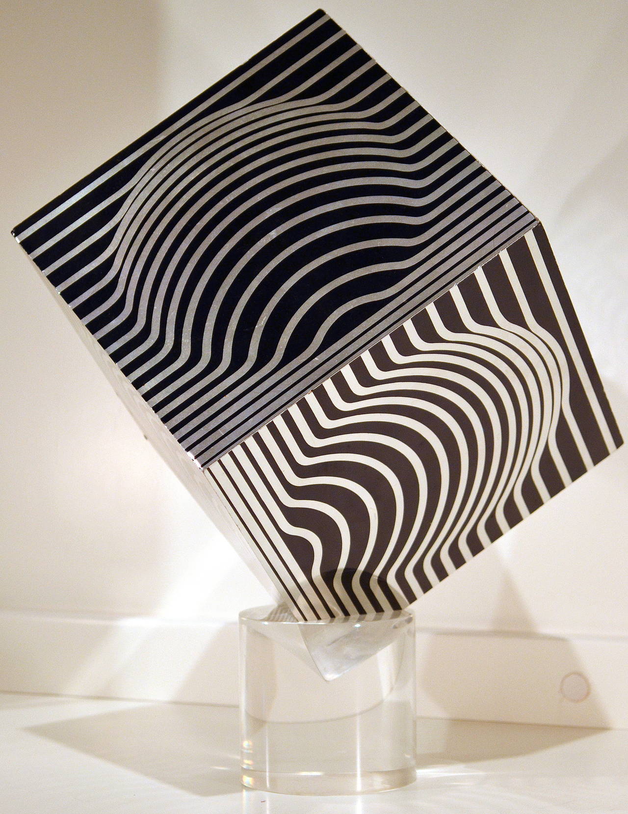 Sir-Ris positif - Sculpture by Victor Vasarely