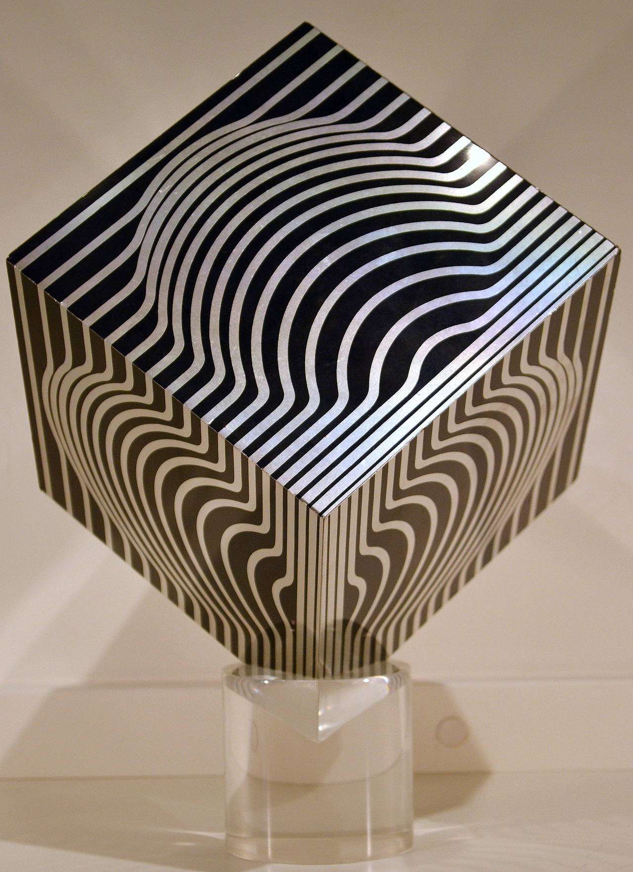 Sir-Ris positif - Op Art Sculpture by Victor Vasarely