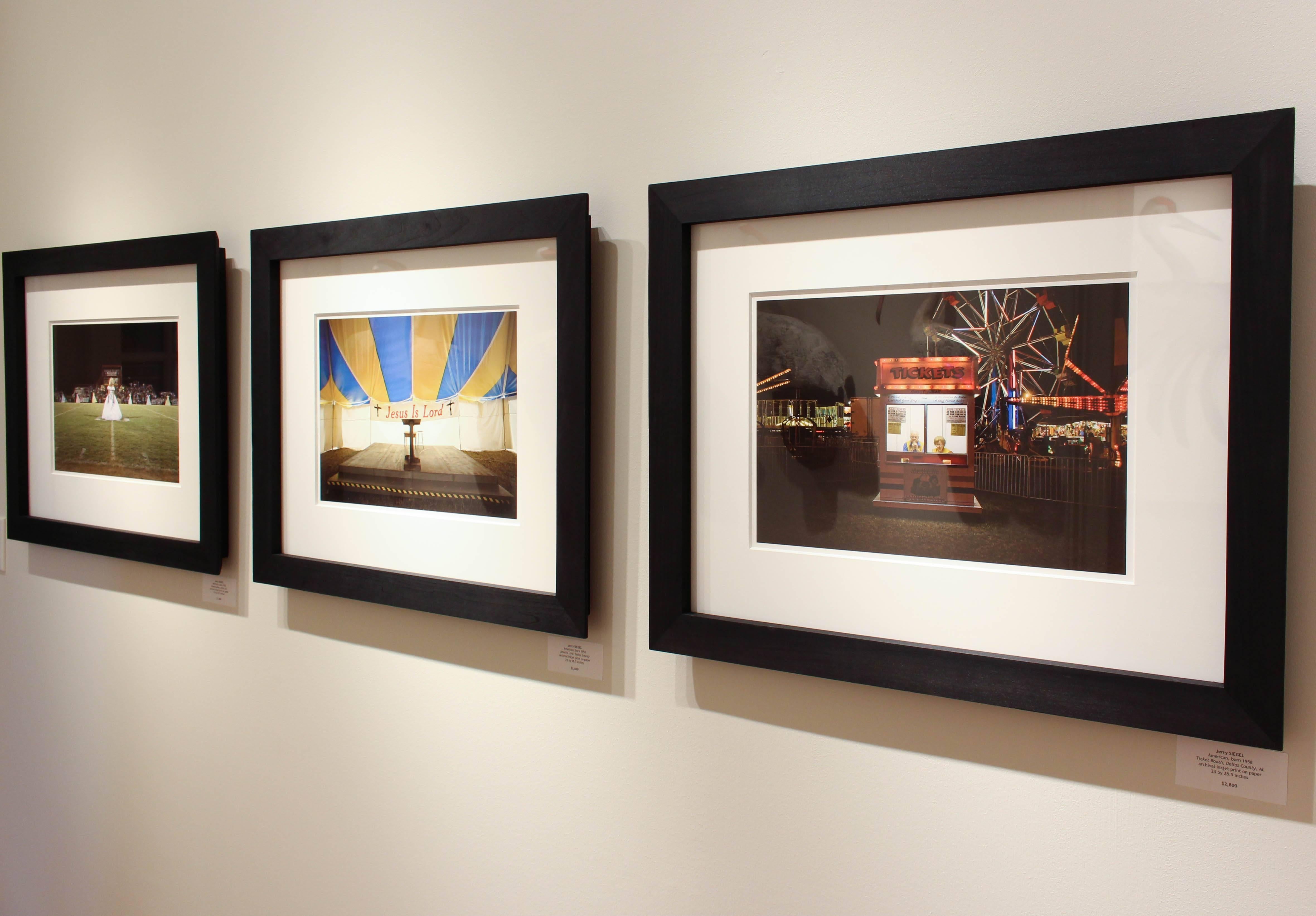 « Jésus est Lord, Dallas County, AL » - Photographie du Sud - Christenberry - Noir Landscape Photograph par Jerry Siegel