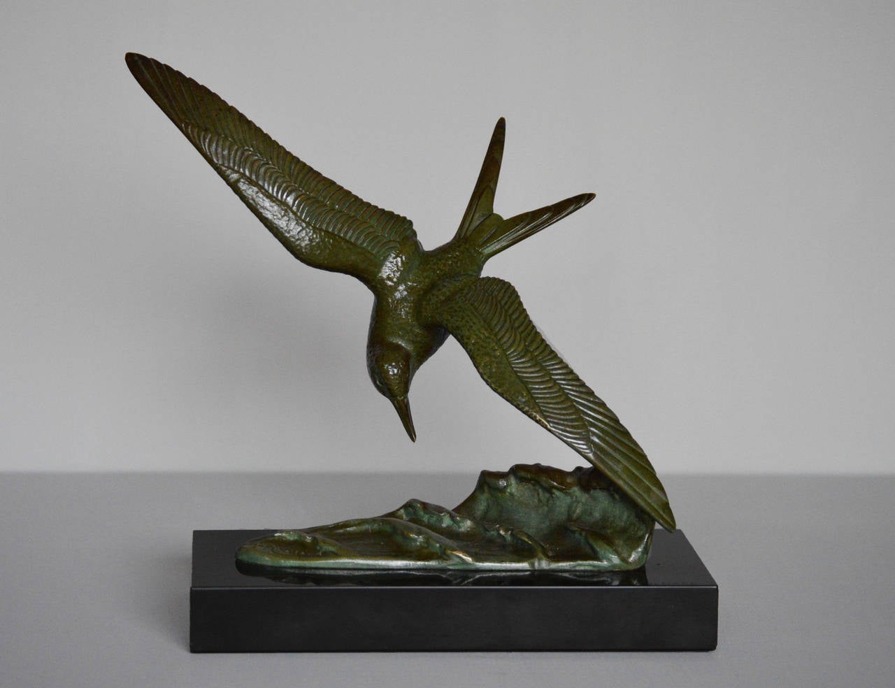 Irénée Rochard Figurative Sculpture - Art Deco Bronze sculpture of a Tern