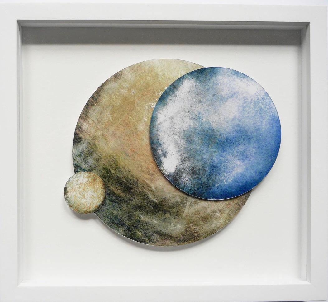 Originem 3, celestial moon circular mixed media collage - Art by Angelica Bergamini
