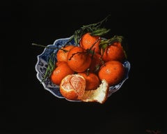 Una clementina: natura morta con frutta, dipinto a olio su tavola. Disponibile