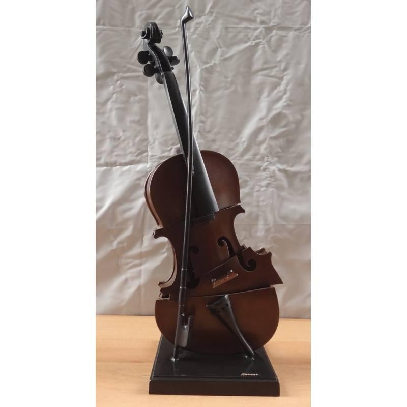 Beautiful Arman's " Violon Découpé IV" bronze violin sculpture.
Material: Bronze.
Dimensions: 61 x 20 x 15.
Edition: 100

Arman is a painter who moved from using objects for the ink or paint traces they leave ("cachet," "allures d'objet") to