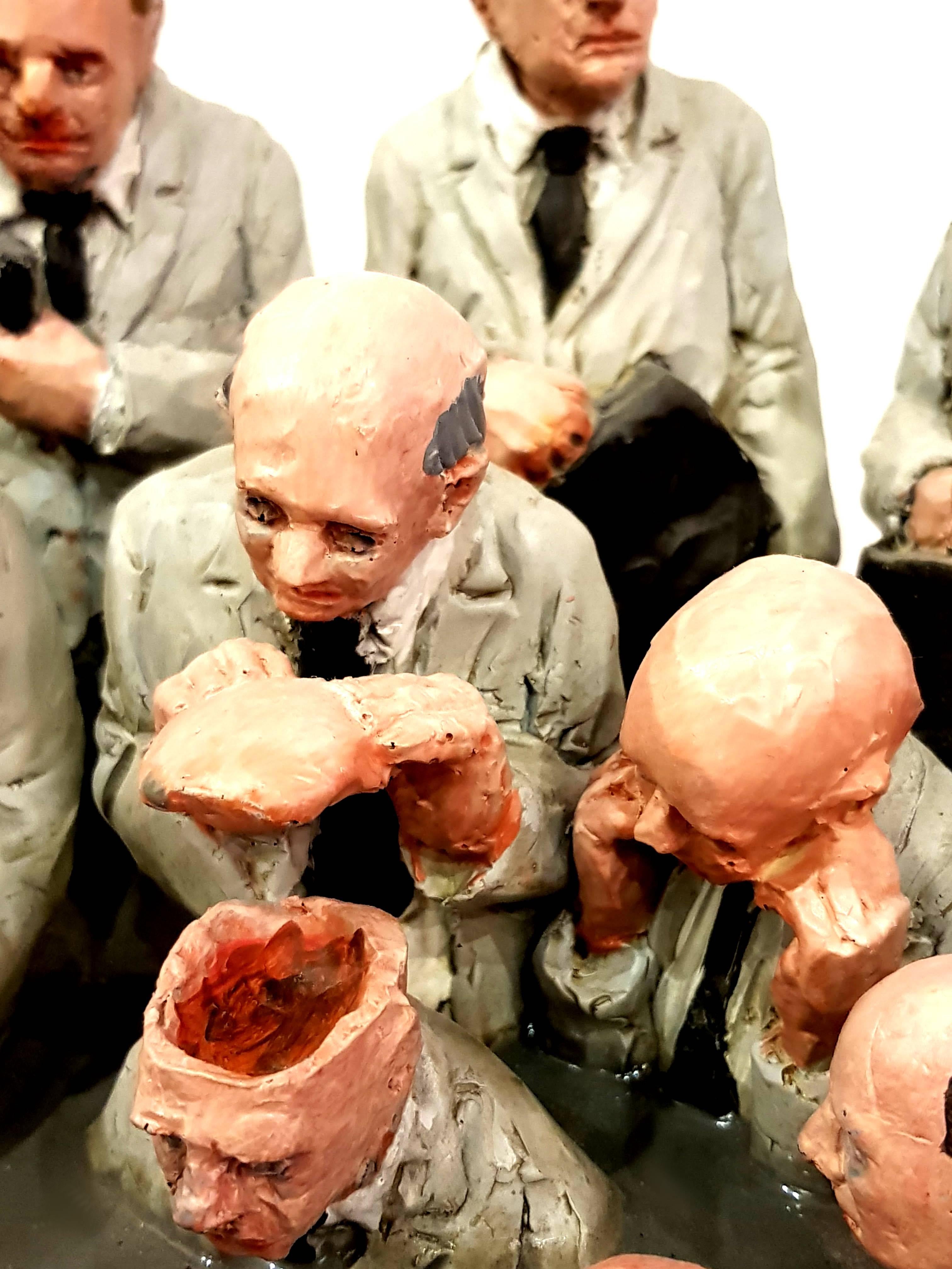 Isaac Cordal - Miniaturisierung der Welt - Skulptur im Angebot 5