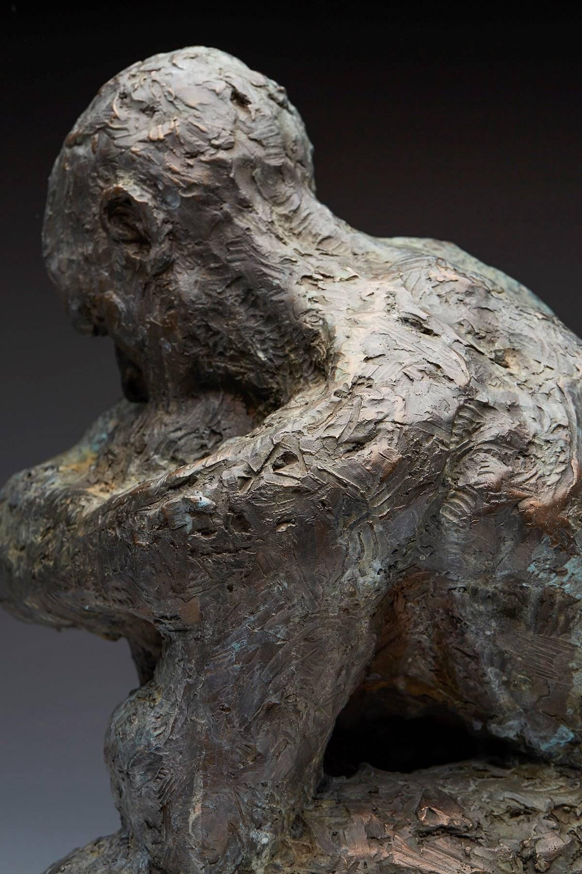 Ian Edwards - Il	L'ora delle tenebre - Scultura in bronzo originale firmata in vendita 2