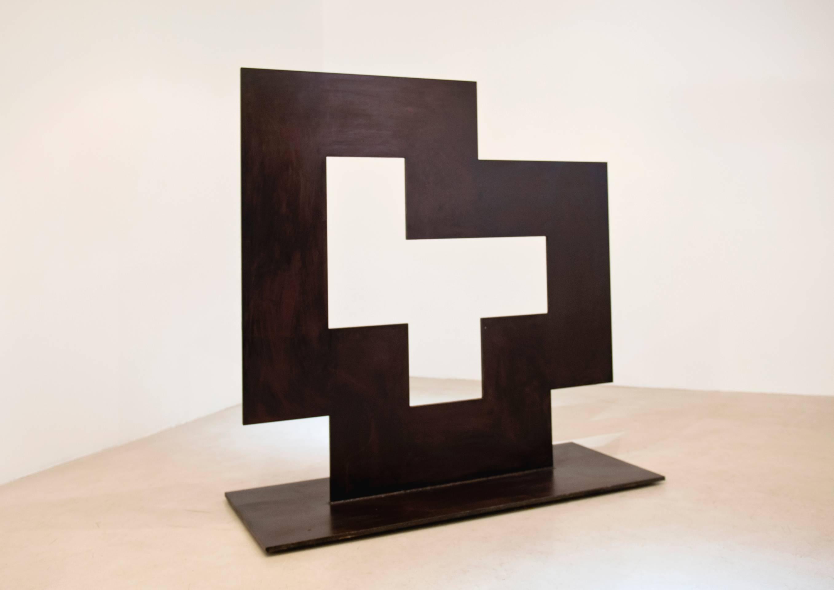 Jonathan Waters Abstract Sculpture - Positive/negative #1