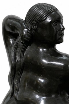 Al estilo de Botero: escultura de bronce de una mujer de pie, contemporánea del siglo XX
