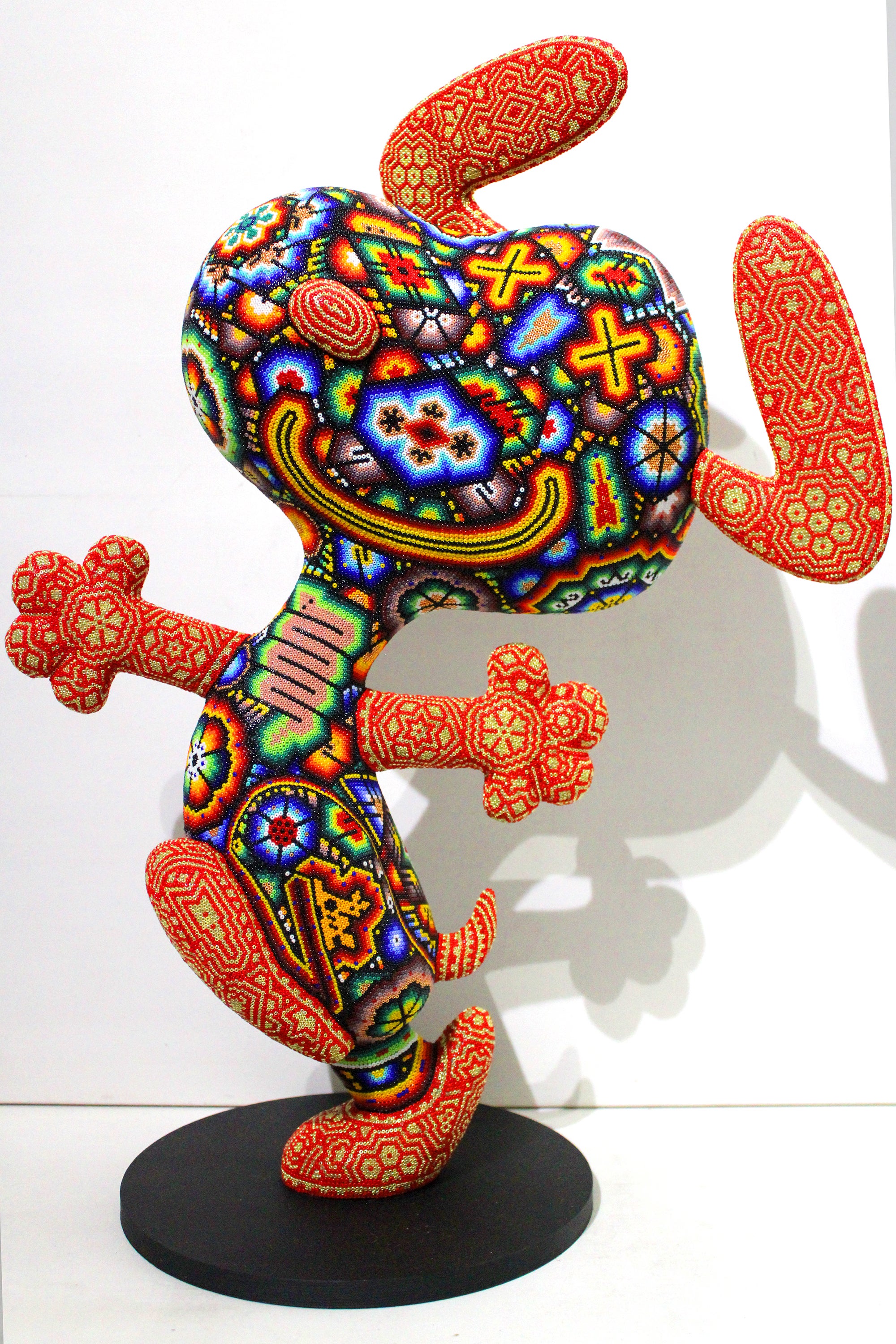 Figurative Sculpture de CHROMA aka Rick Wolfryd  - CHROMA, también conocido como Rick Wolfryd, figura de «DANCING SNOOPY», n.º 2, AP 2026, ¡LO MEJOR DE CHROMA!!!
