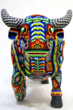 Scultura “El Toro4” di Chroma, serie Huichol, tecnica mista, 2026