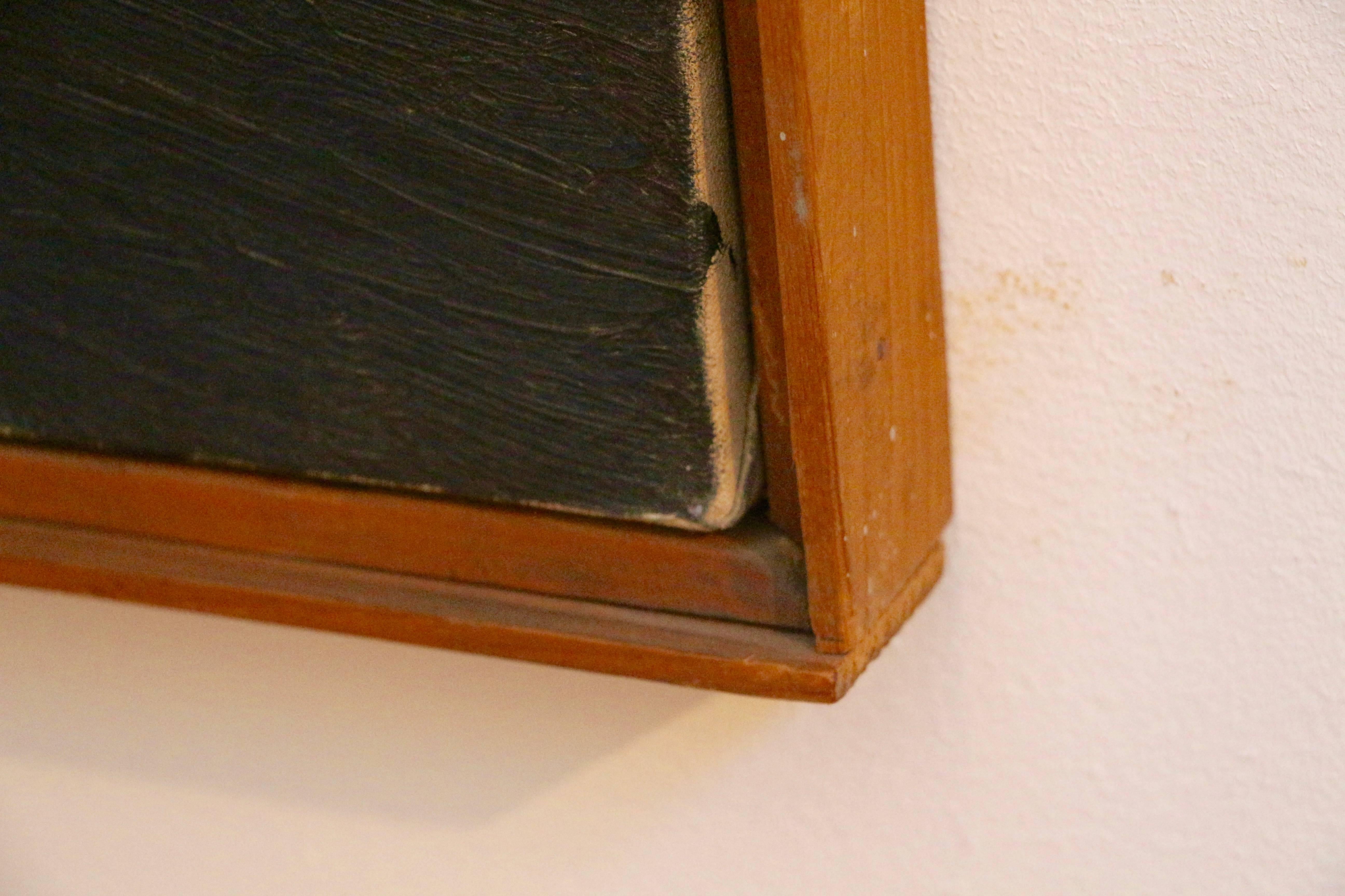 La nostra galleria è orgogliosa di rappresentare il patrimonio del defunto George Dergalis per conto della sua vedova. Questo colorato e vibrante astratto è firmato e datato 1957-58. Incorniciata dall'artista in una cornice d'epoca, quest'opera è