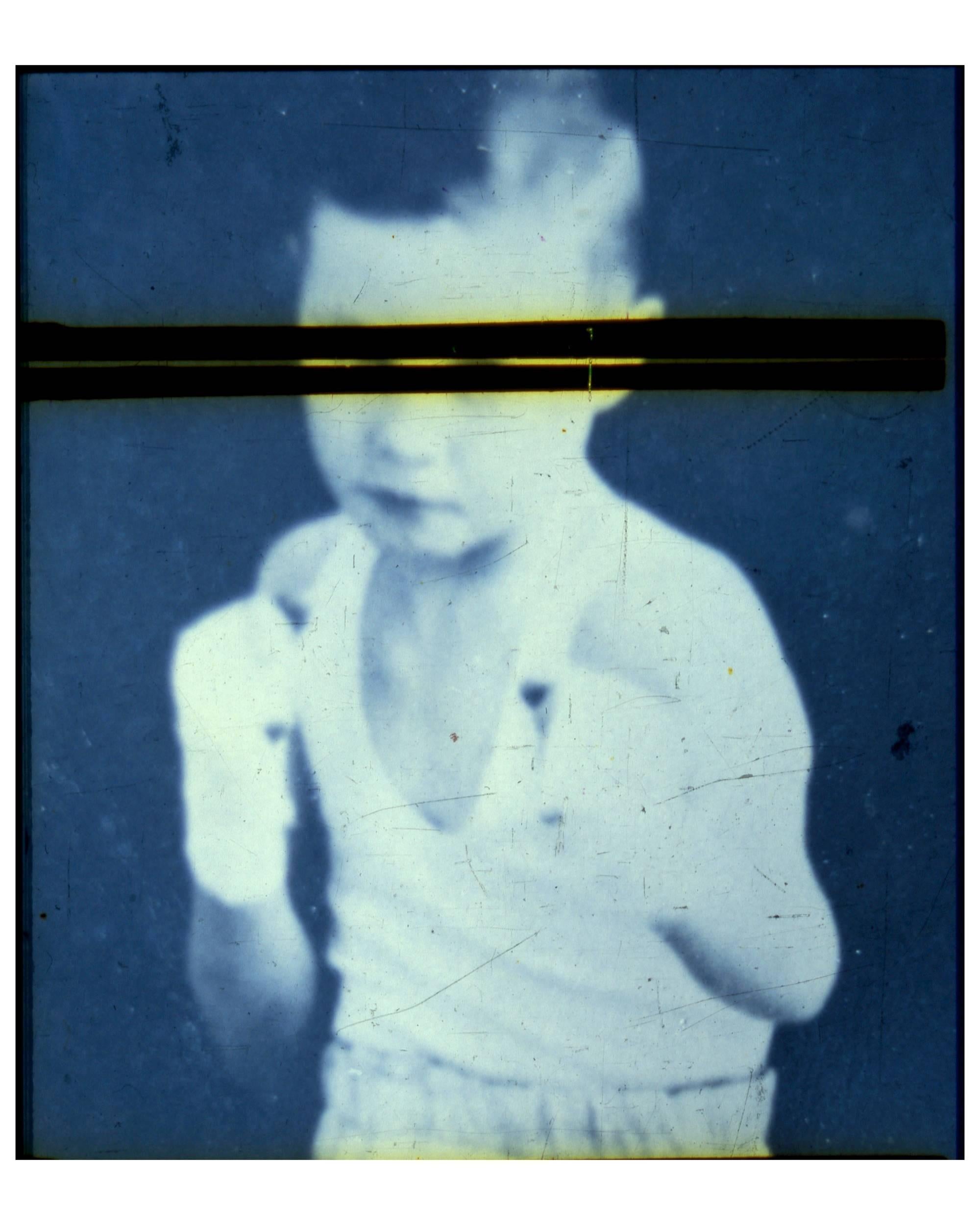 Robin Cracknell Color Photograph - little fists