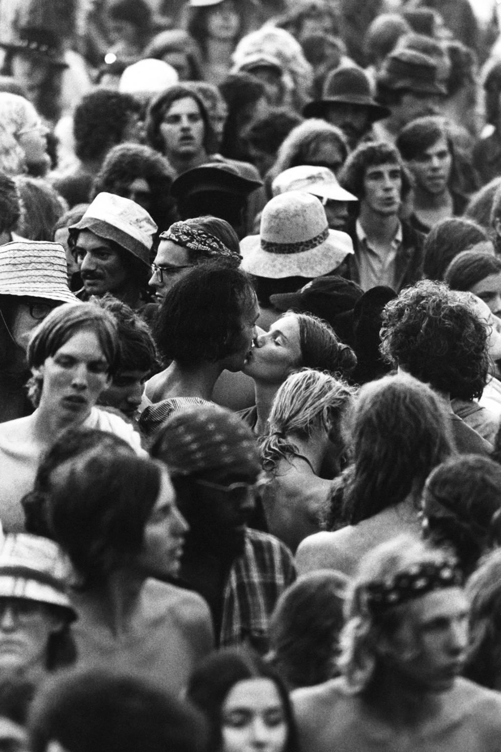 Jean-Pierre Laffont Black and White Photograph – Sommer der Liebe beim Rock Festival Watkins Glen, Ny, 28. Juli 1973