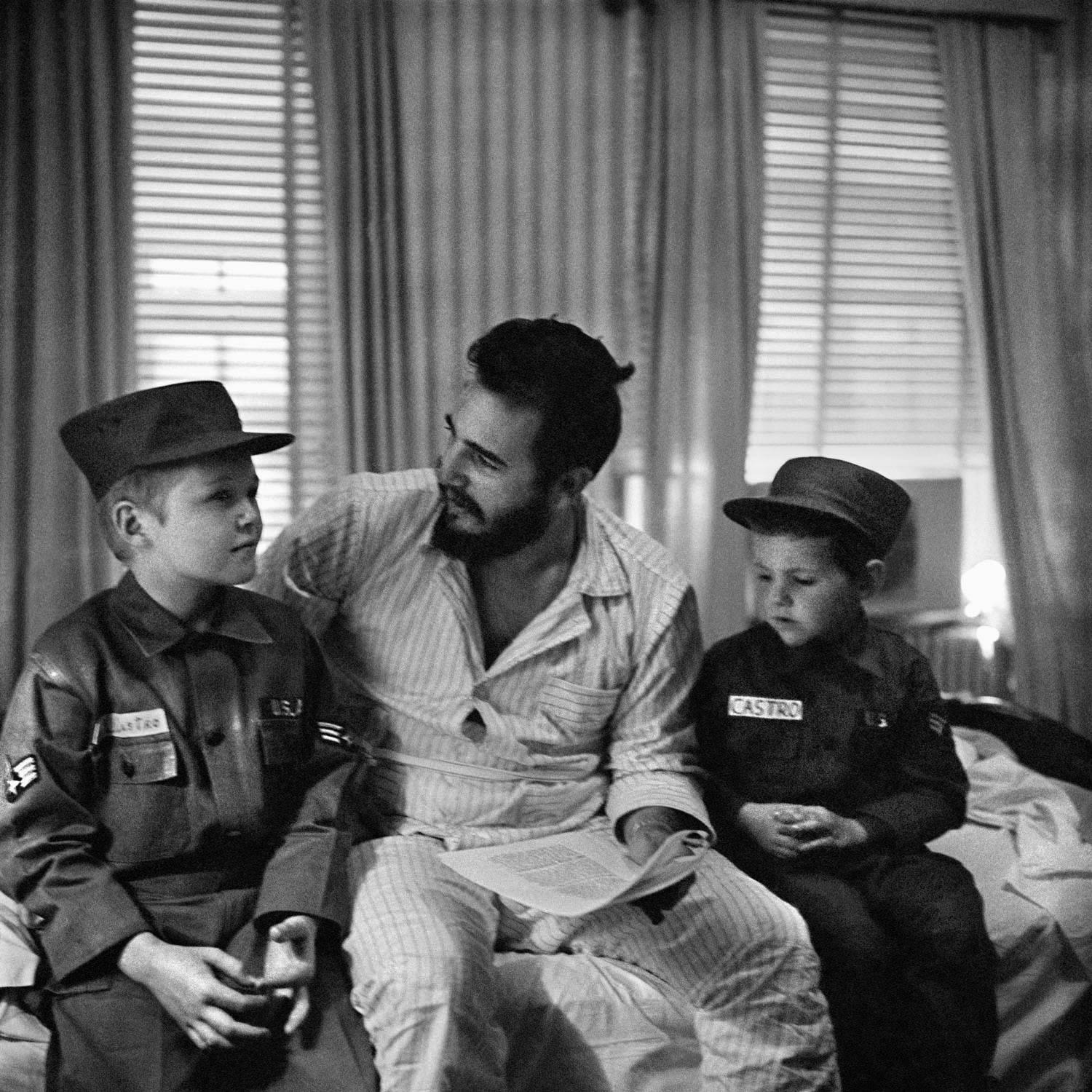 Alberto Korda Black and White Photograph - Fidel Castro with American children Jack and Jeff, whose surname is also Castro
