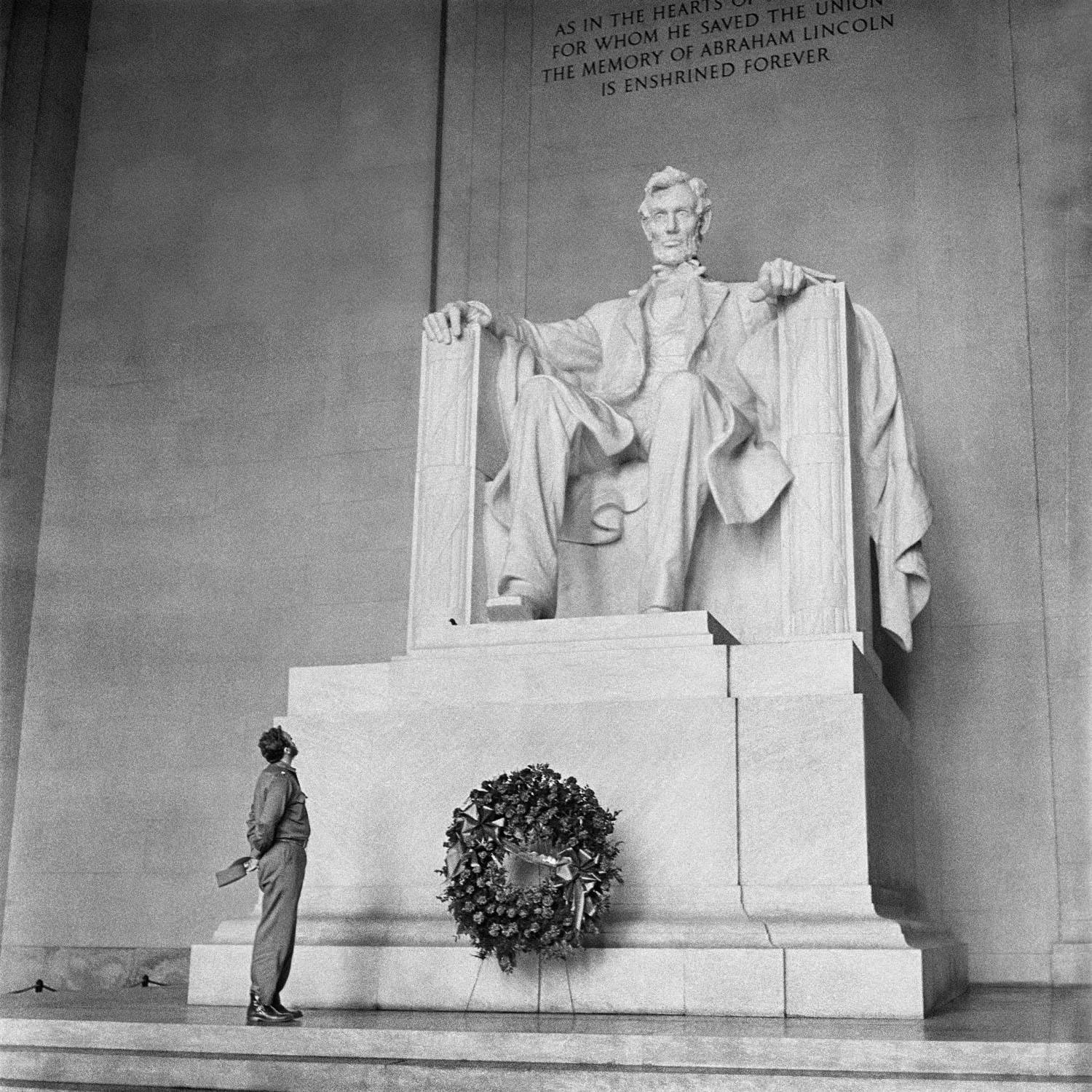 David & Goliath, Abraham Lincoln Memorial, Washington. Sunday, April 19, 1959