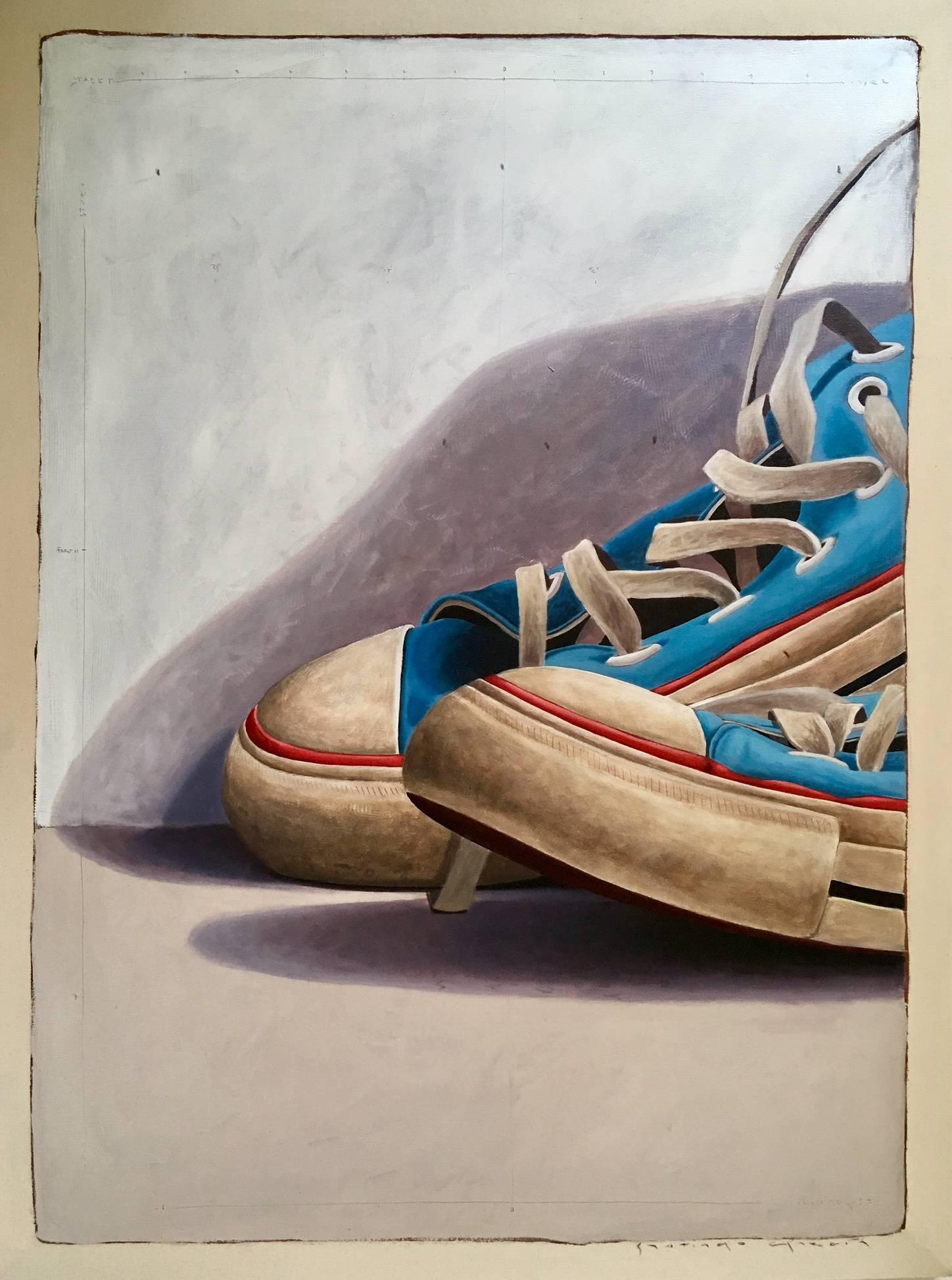 Santiago Garcia Still-Life Painting – Großformatiges Ölgemälde in Kurzform mit abgeschnittenen blauen Converse-Turnschuhen „#1025“