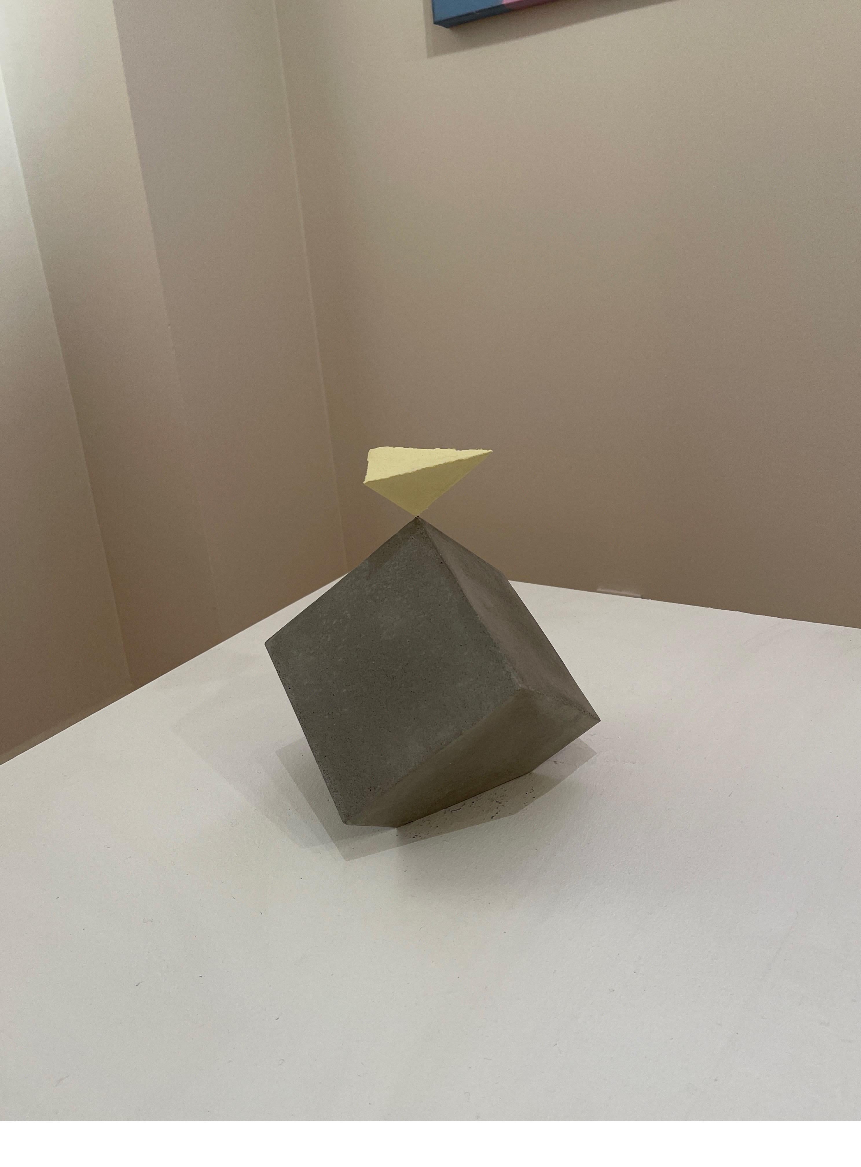 Fleur Platonique : Sculpture abstraite contemporaine - Gris Abstract Sculpture par Miguel Otero Fuentes
