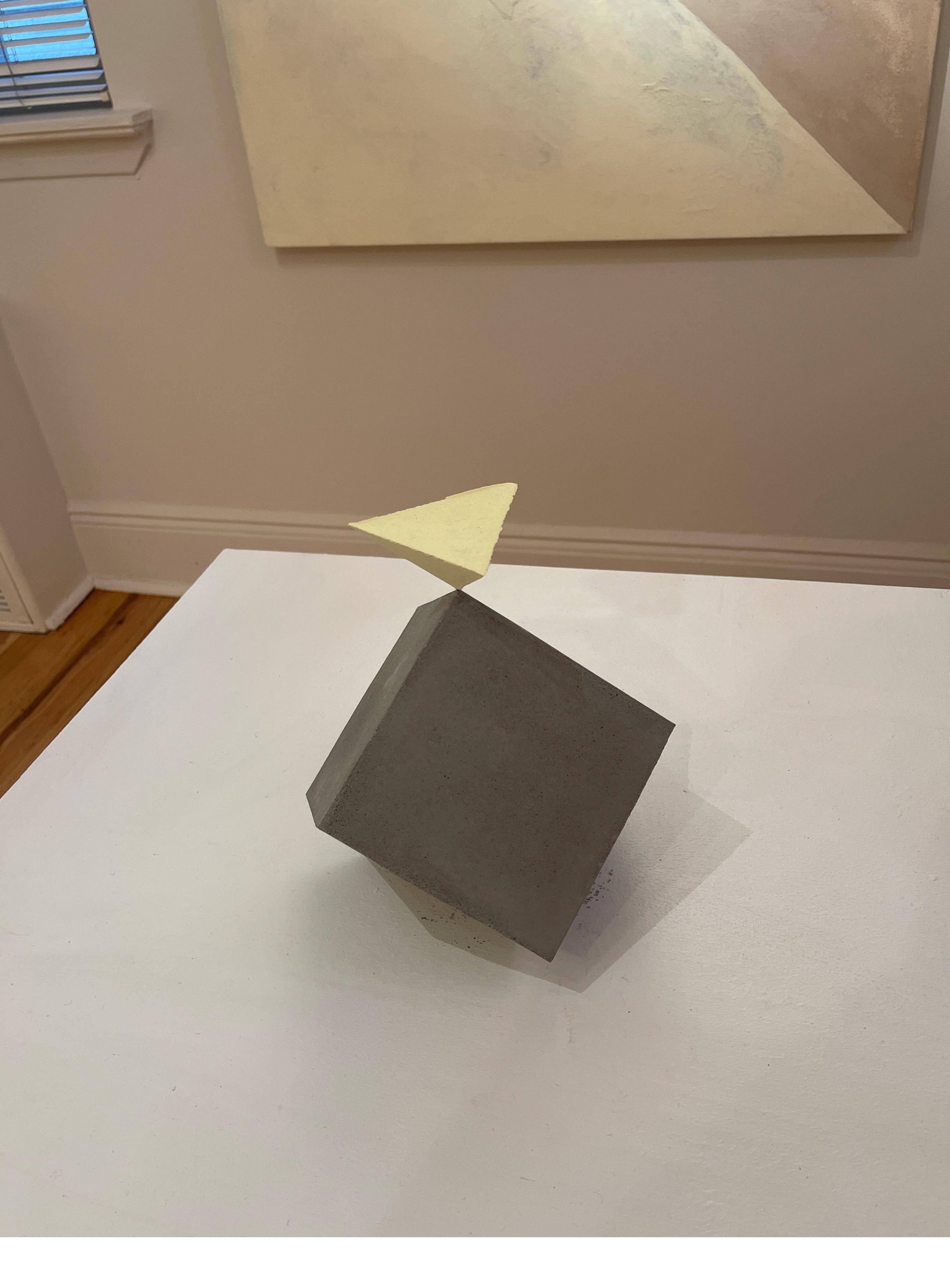 Sculpture abstraite contemporaine

Fleur de Platon, 2022
Béton artificiel et pigment
7’’, 9’’, 10’’

À propos de l'artiste
Miguel A. Otero Fuentes est un migrant américain né à Porto Rico, un architecte de formation universitaire spécialisé dans la