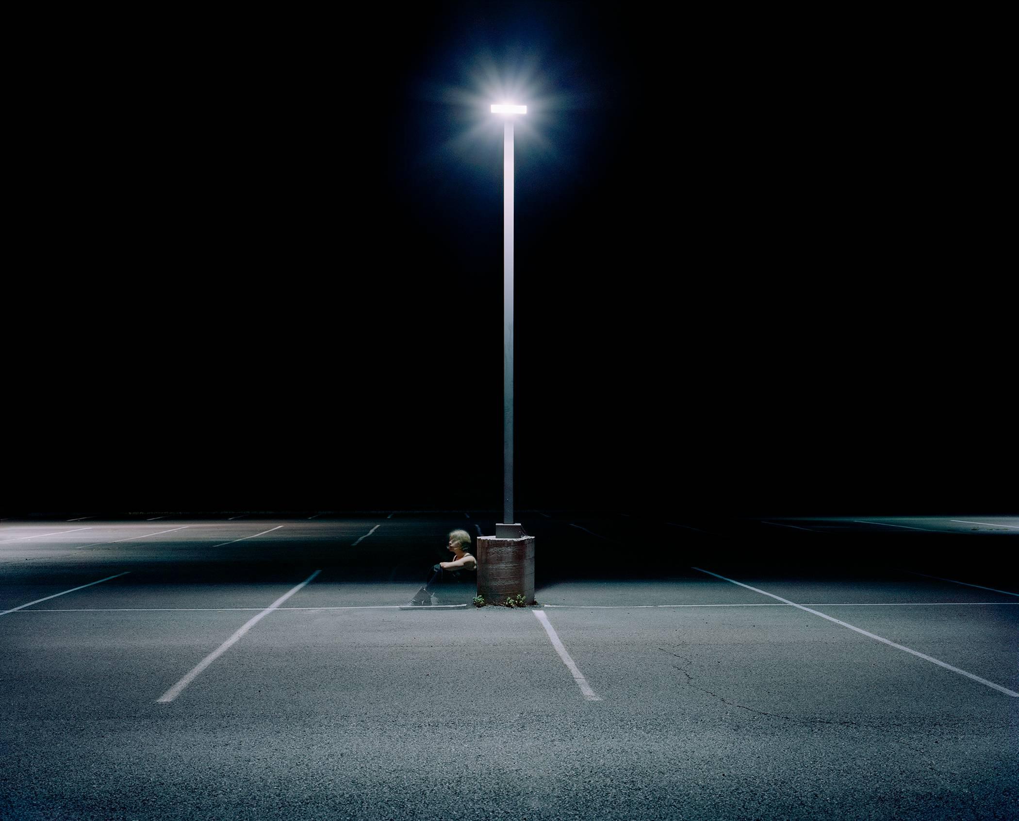 Maria Passarotti Figurative Photograph – Parkplatz