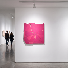 "Pinwheel" Wandskulptur -Holz, rosa, monochrom, magenta, mcm