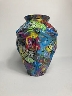 Vaso in ceramica con graffiti, vernice spray, colori vivaci, amore, pace