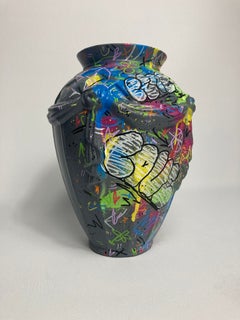 Vaso in ceramica con graffiti, vernice spray, colori vivaci, amore, pace