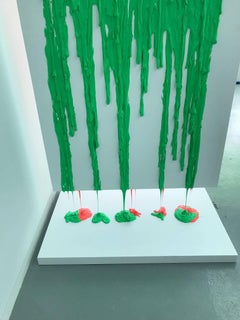 Joseph Fucigna, coupe Putty verte/rouge, 2018, Silicone, peinture de maison, panneau de bois