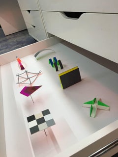 Joan Grubin, Inventario parcial de objetos totalmente inútiles, 2009-15, Papel, Mylar