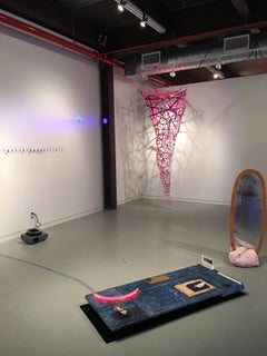 Jo Yarrington, Lick, Dip, Peinture, 2018, Lampe LED, Putty, plastique