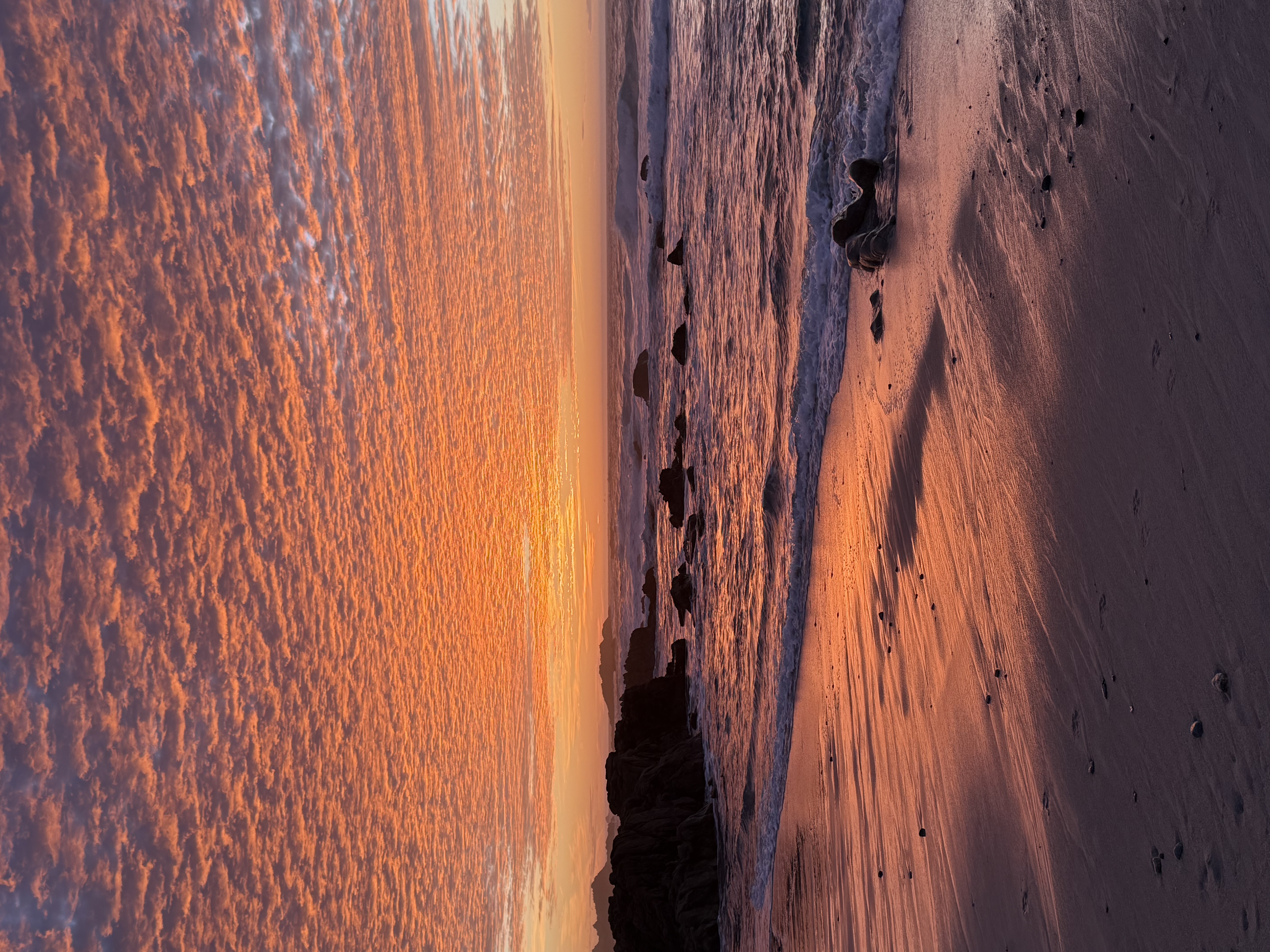Ember Sky, Silent Tide - Fotografia artistica contemporanea di tramonti sulla costa