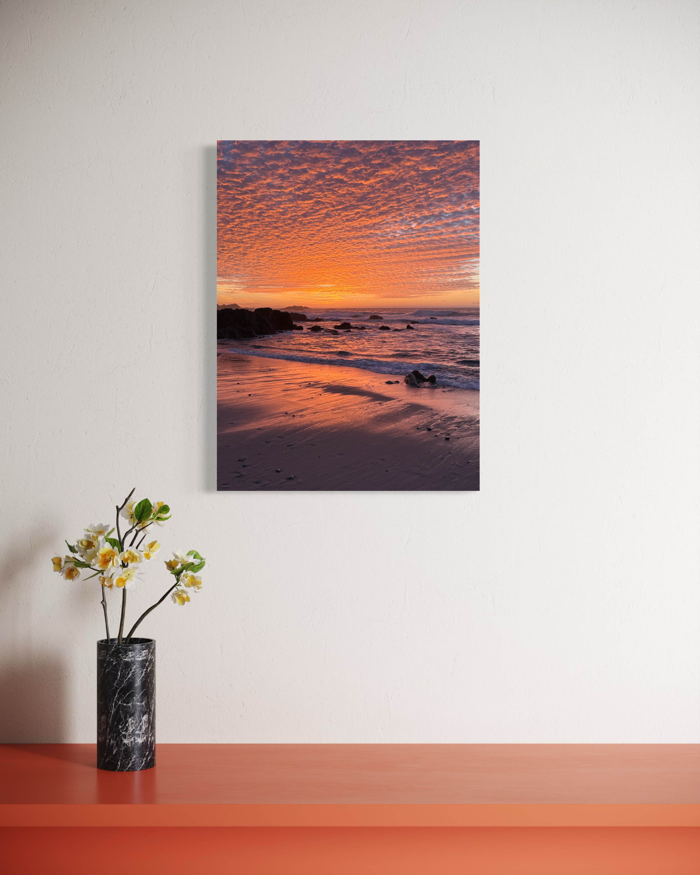 Ember Sky, Silent Tide - Fotografia artistica contemporanea di tramonti sulla costa