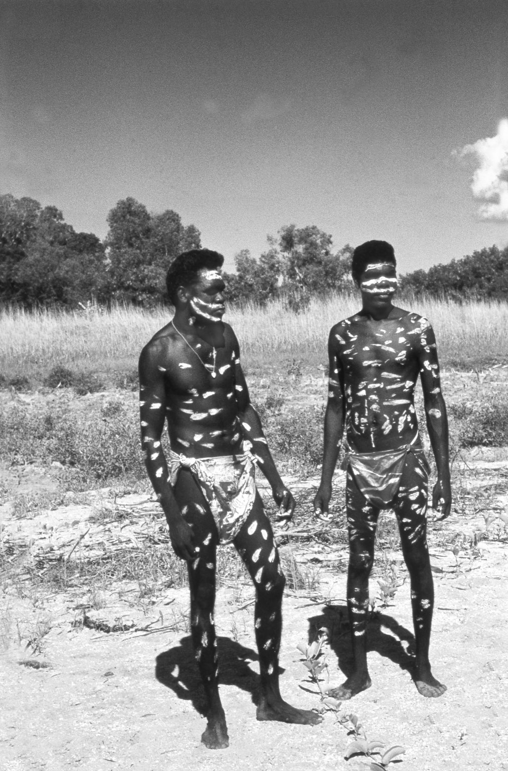 Édith France LESPRIT Black and White Photograph - Tribes Gubabingu in Australia, Weliparu et Galurawuy, 1966
