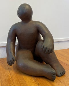 „Sitter Looking to Side“, Bronzeskulptur von Joy Brown