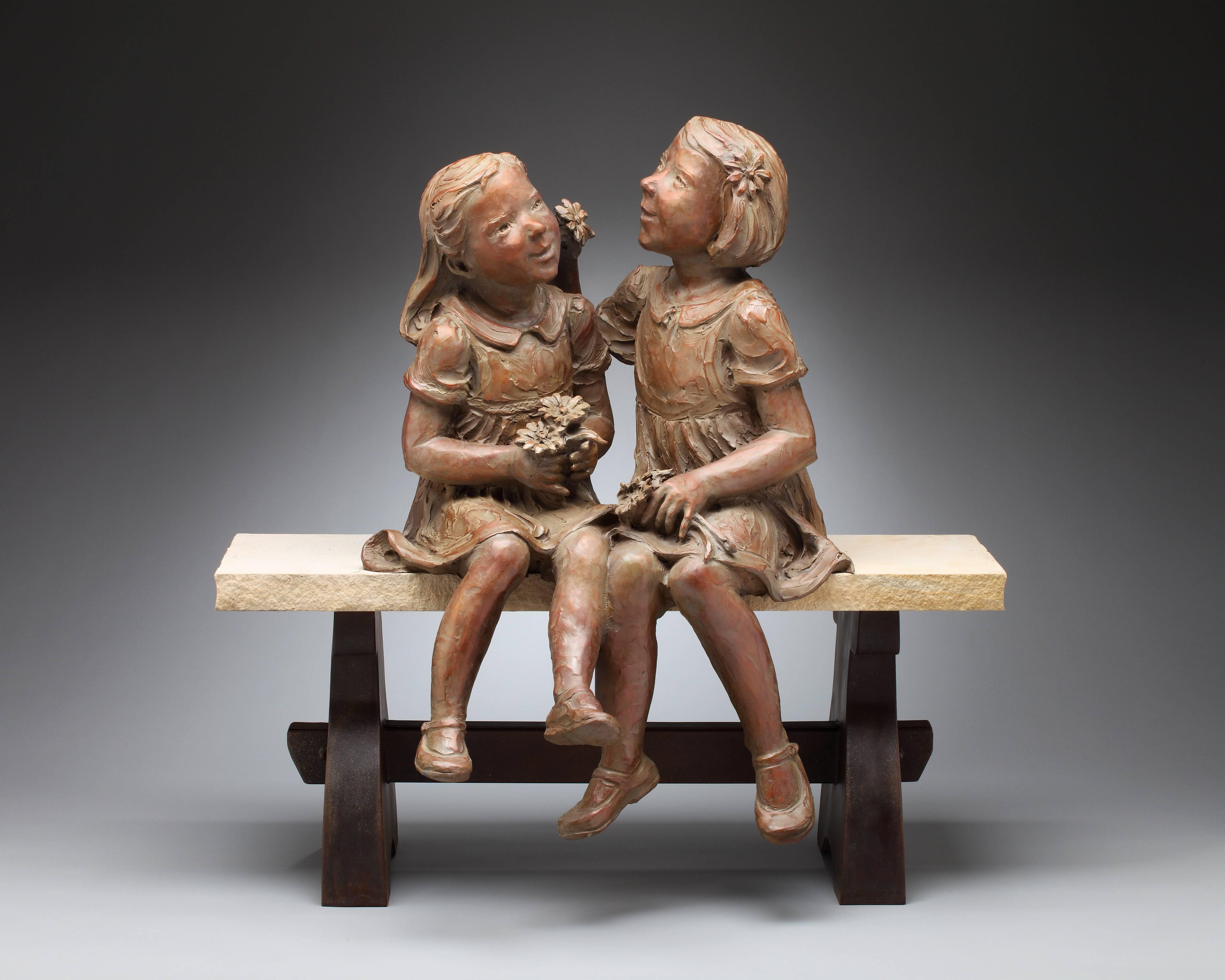 Figurative Sculpture Jane DeDecker - Dans le jardin de grand-mère
