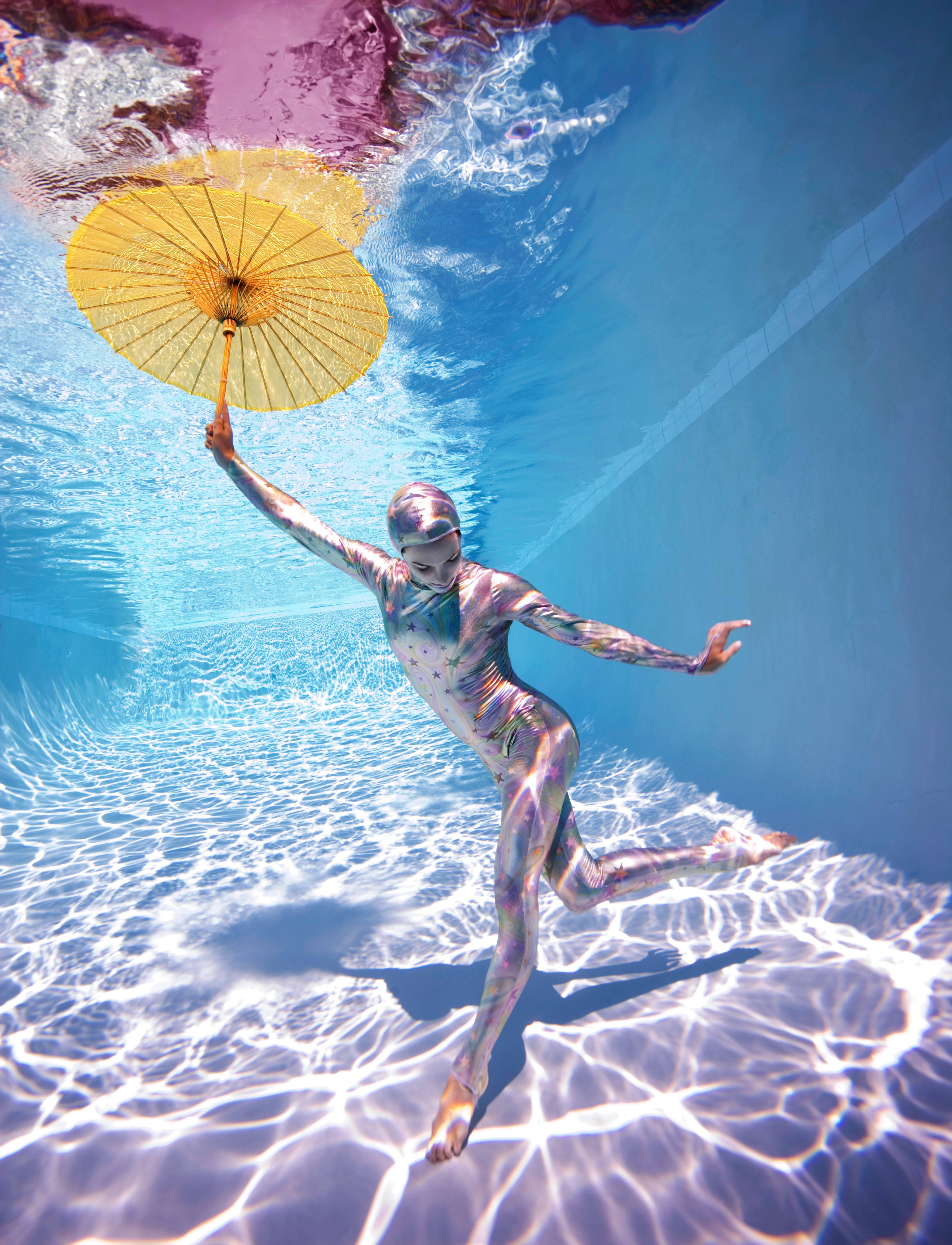 Howard Schatz Figurative Photograph - Underwater Series #2778