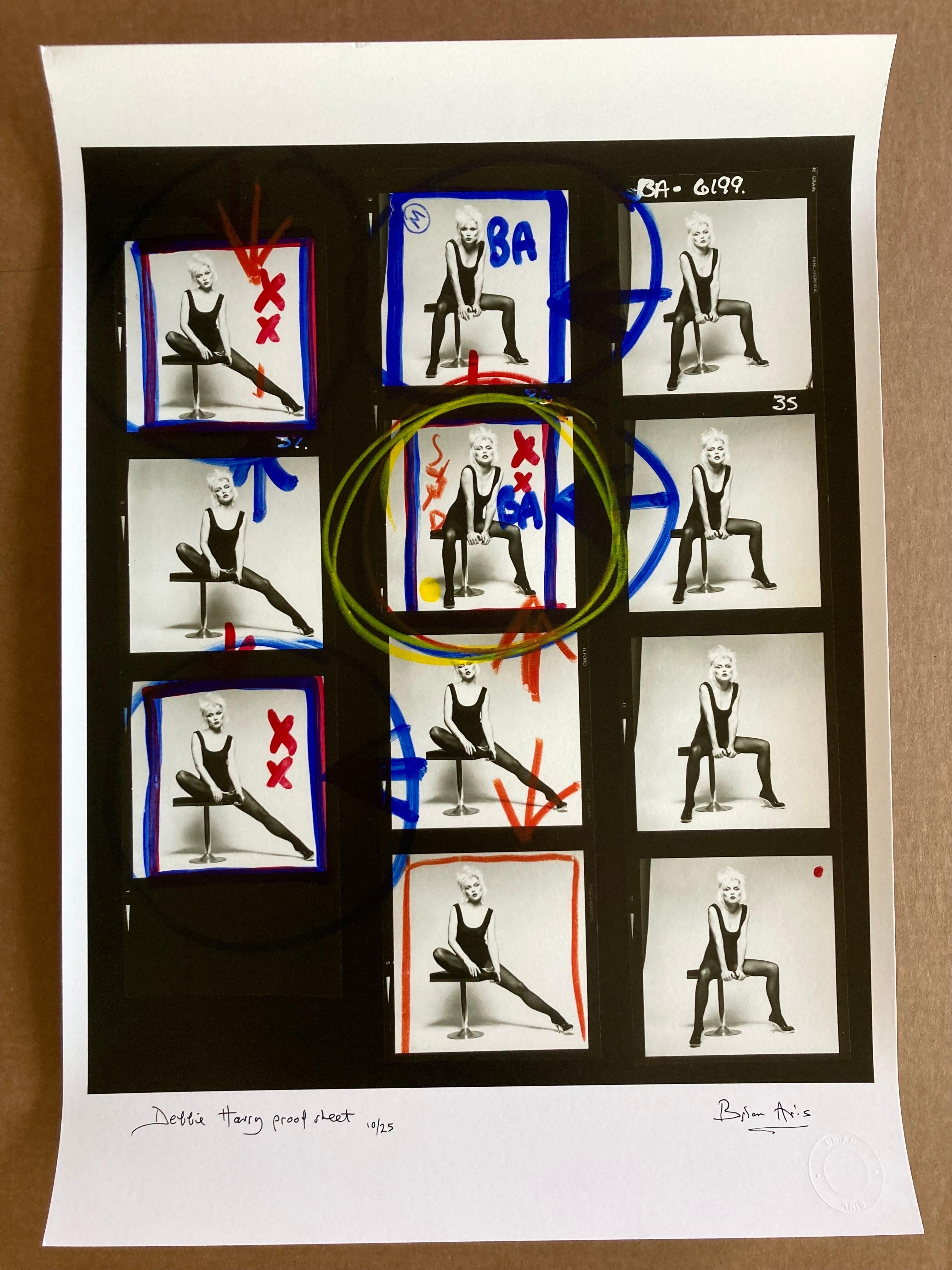 Debbie Harry Kontaktblattdruck – Photograph von Brian Aris