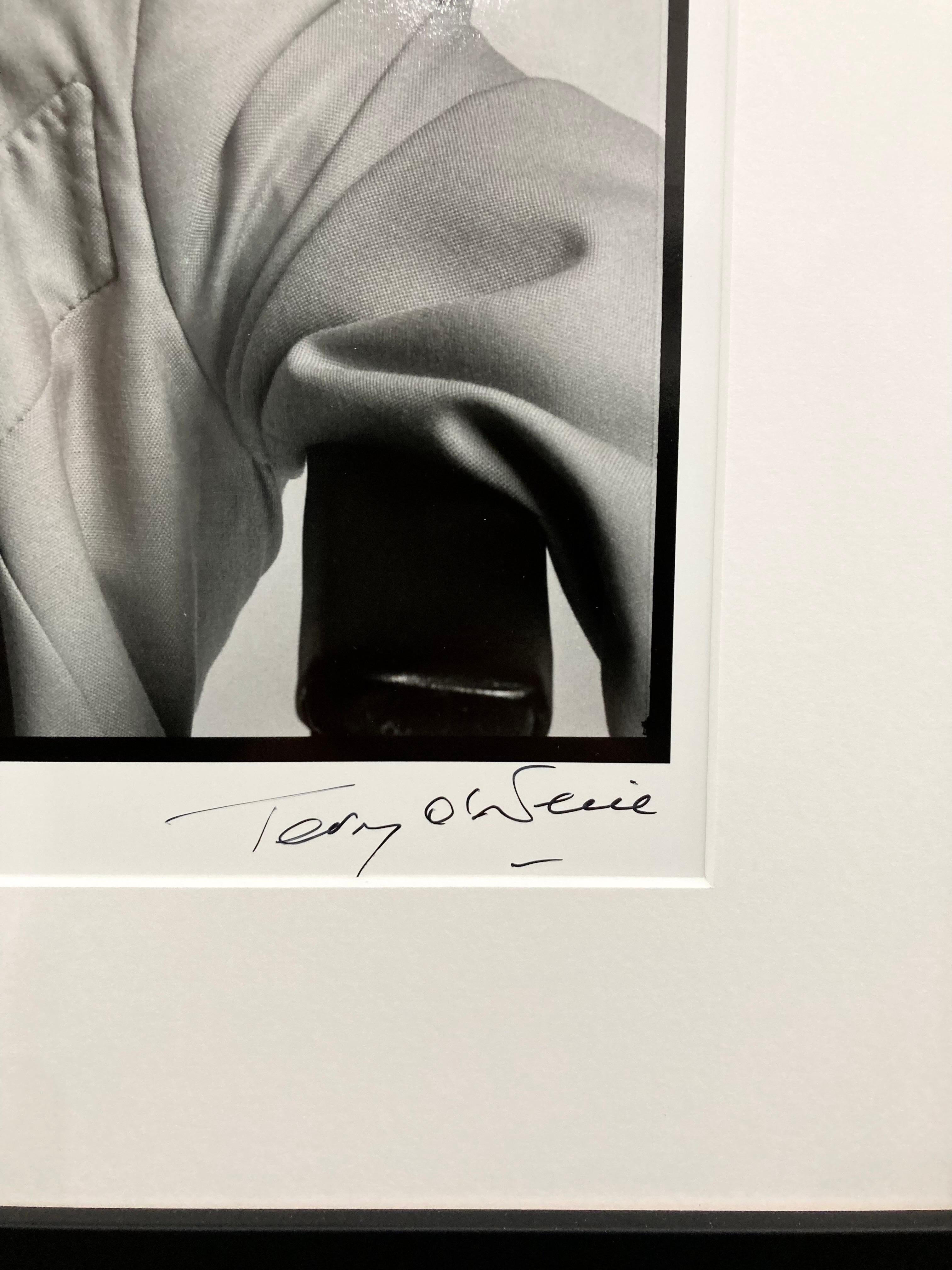David Bowie por Terry O'Neill enmarcado, impresión en gelatina de plata firmada en venta 1