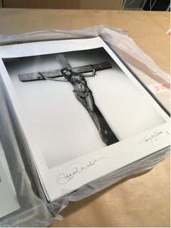 Co-firmato Raquel Welch sulla croce da Terry O'Neill