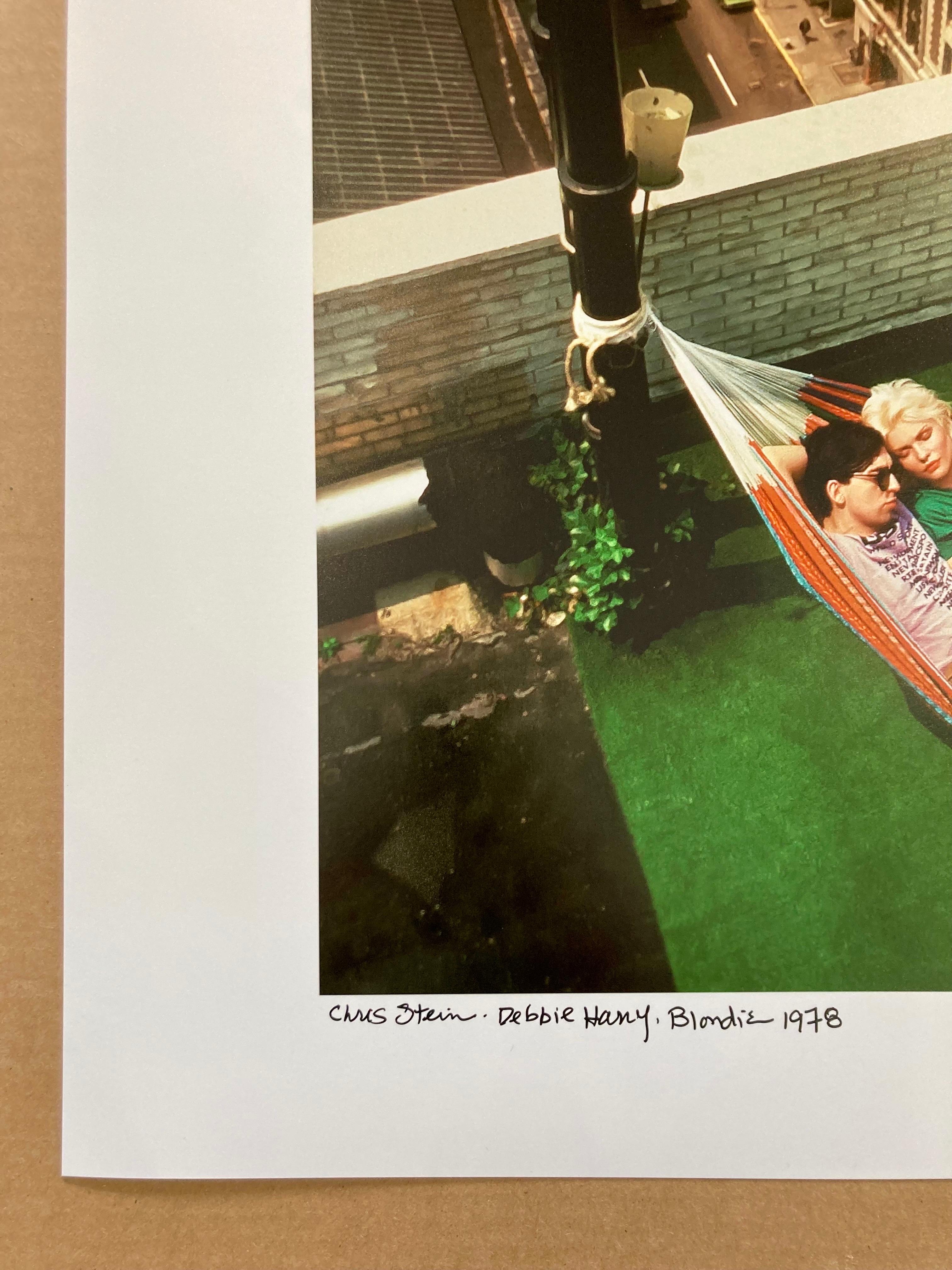 Blondie rooftop Hammock von Lynn Goldsmith, signiert in limitierter Auflage von 20x24