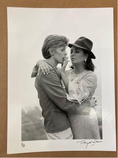 David Bowie und Elizabeth Taylor von Terry O'Neill – seltener signierter Künstlerabzug