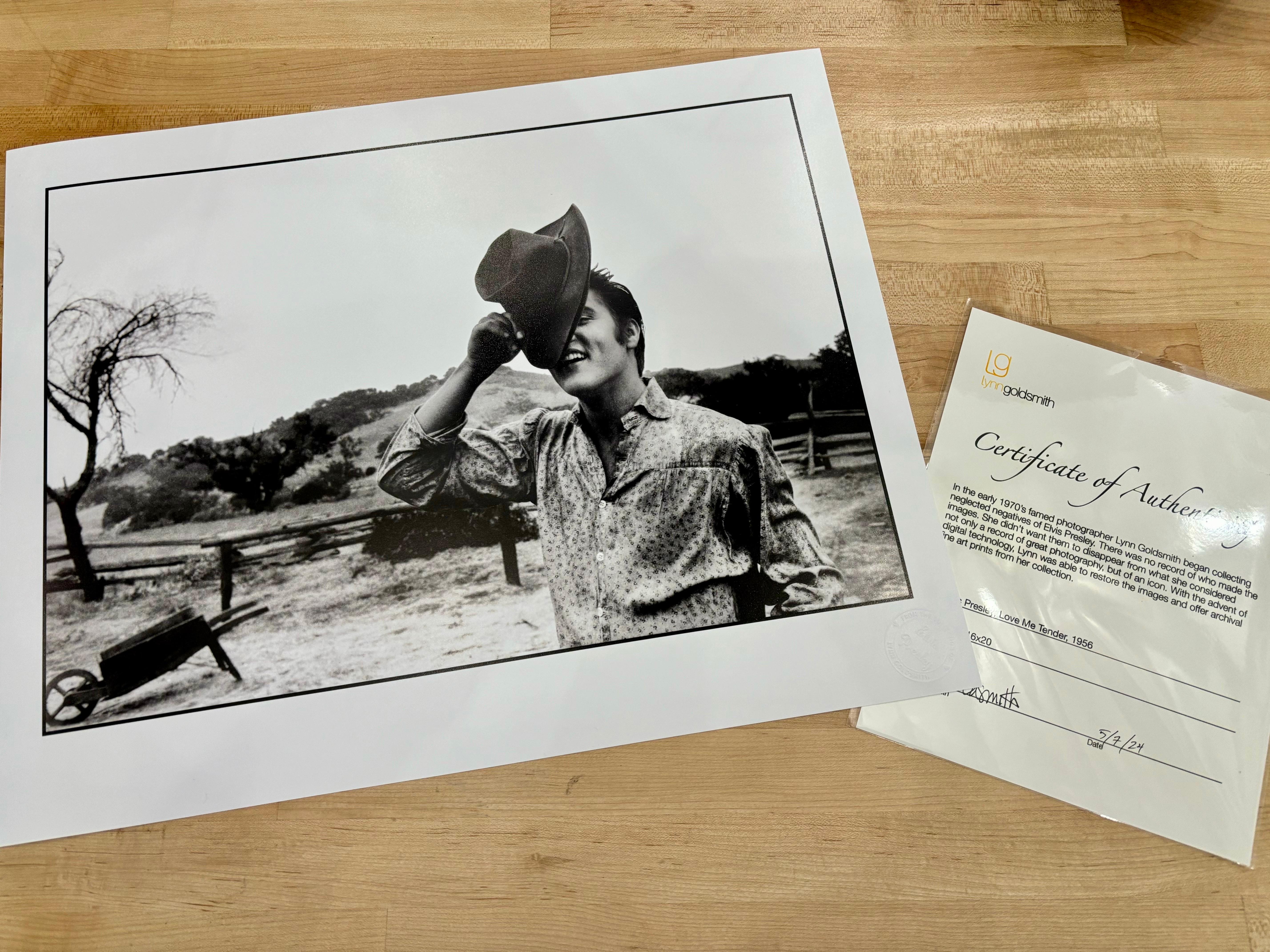 Elvis Presley « Love Me Tender », 1956 - Photograph de Lynn Goldsmith