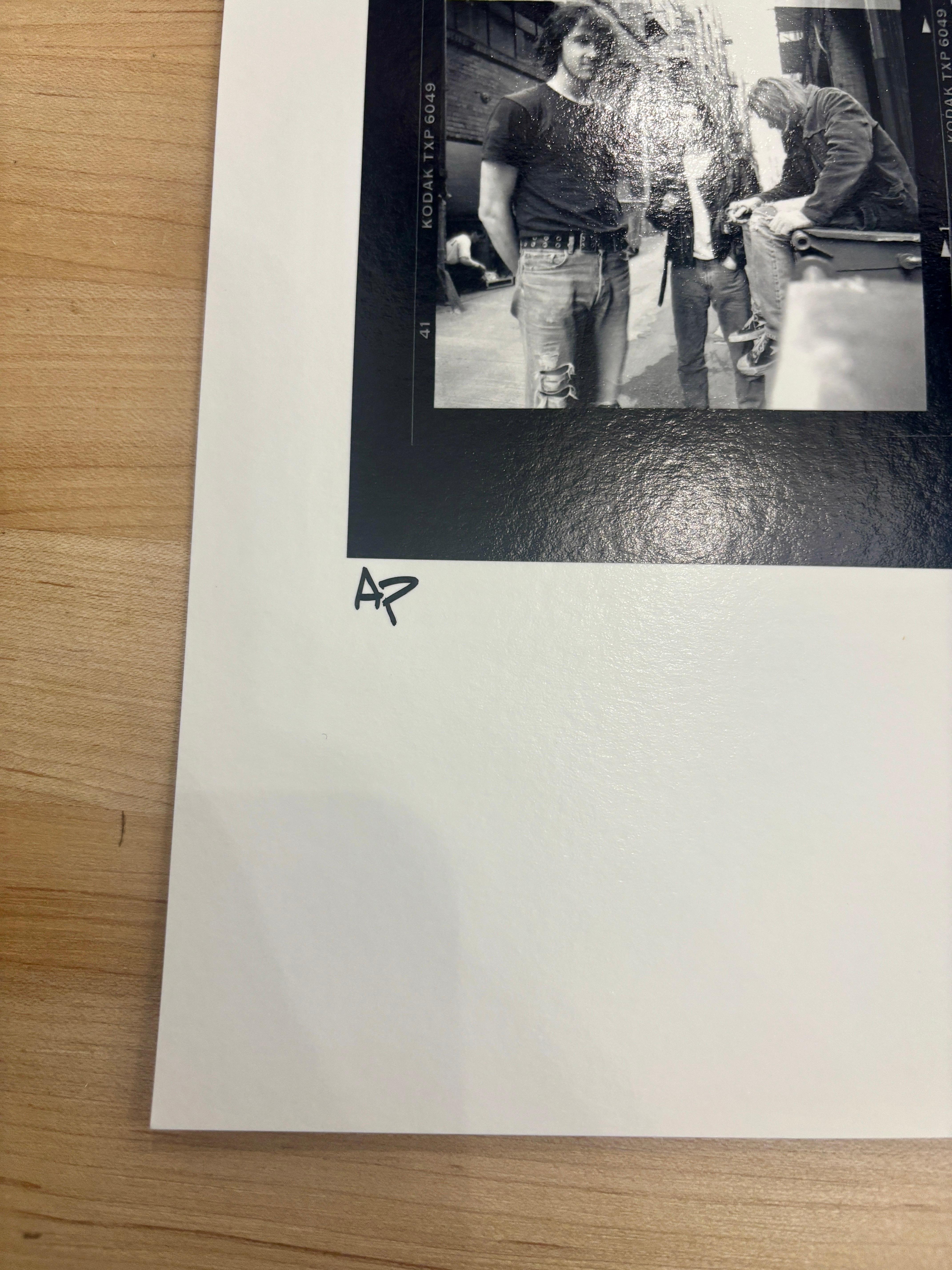 Nirvana 1991 Kontaktblattdruck, Künstlerabzug von Chris Cuffaro im Angebot 3