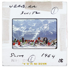«Relajándose en Verbier», fotografía retro en diapositiva a color de Slim Aarons