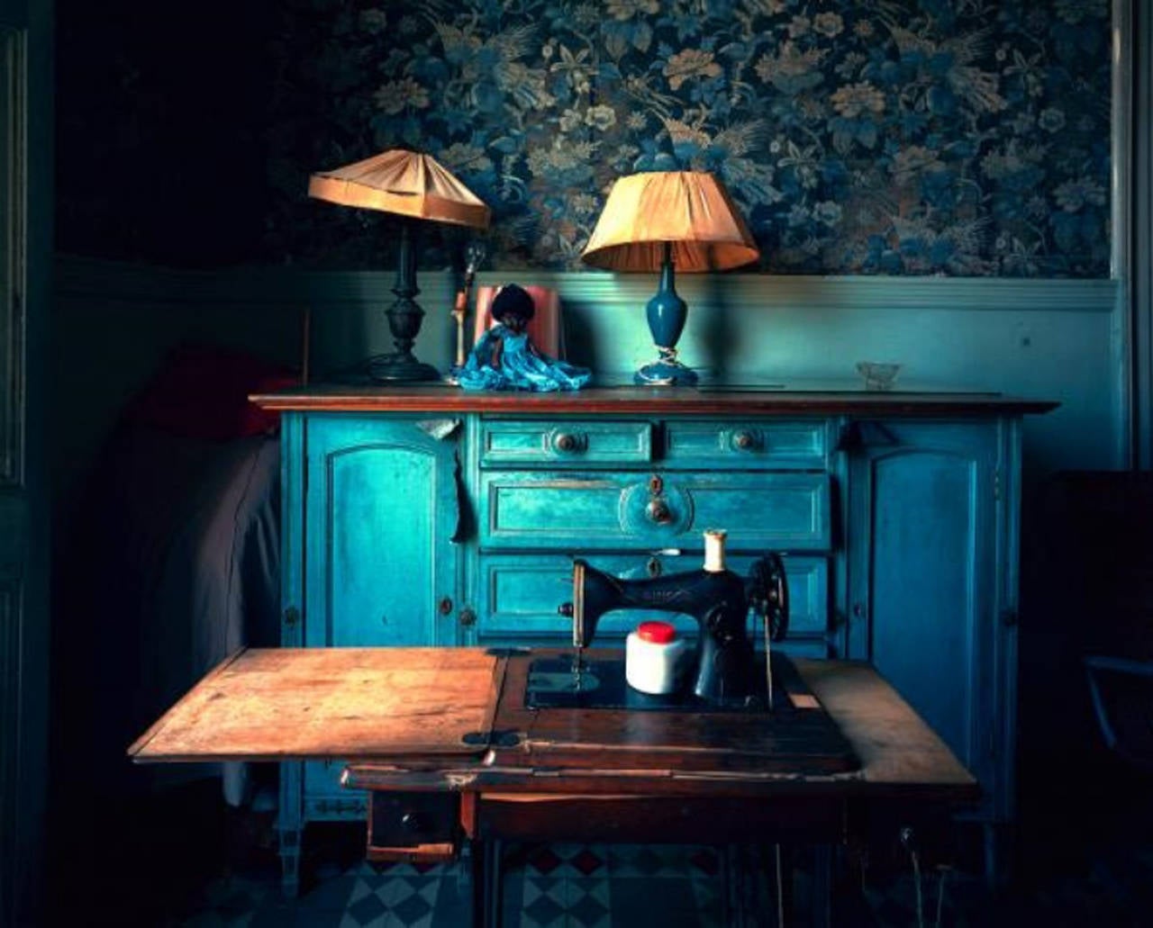 Andrew Moore Color Photograph – Casa de Vincenta Aguila Borges