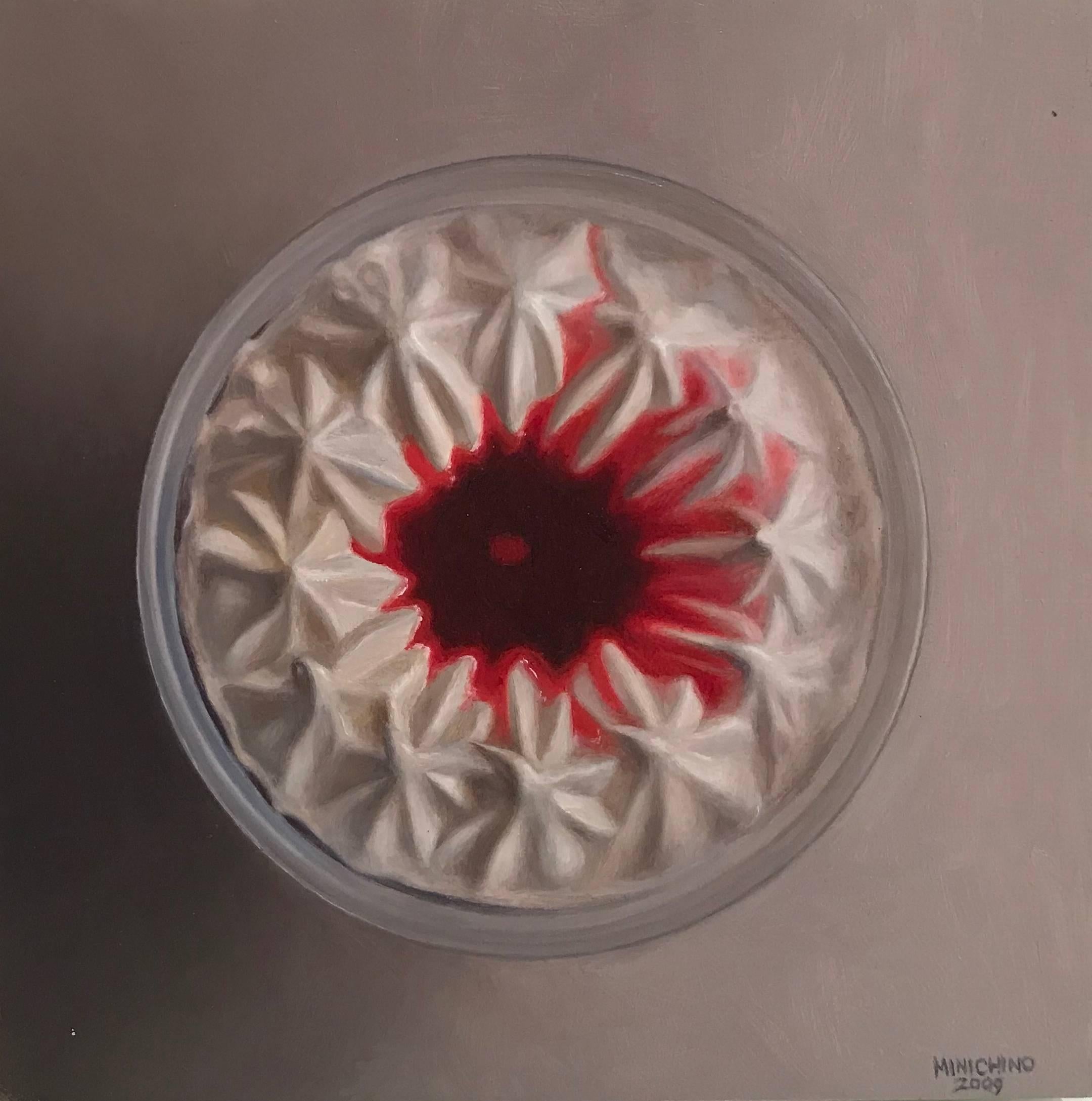 Gina Minichino Still-Life Painting – Erdbeer-Eiscreme-Tasse, gerahmt