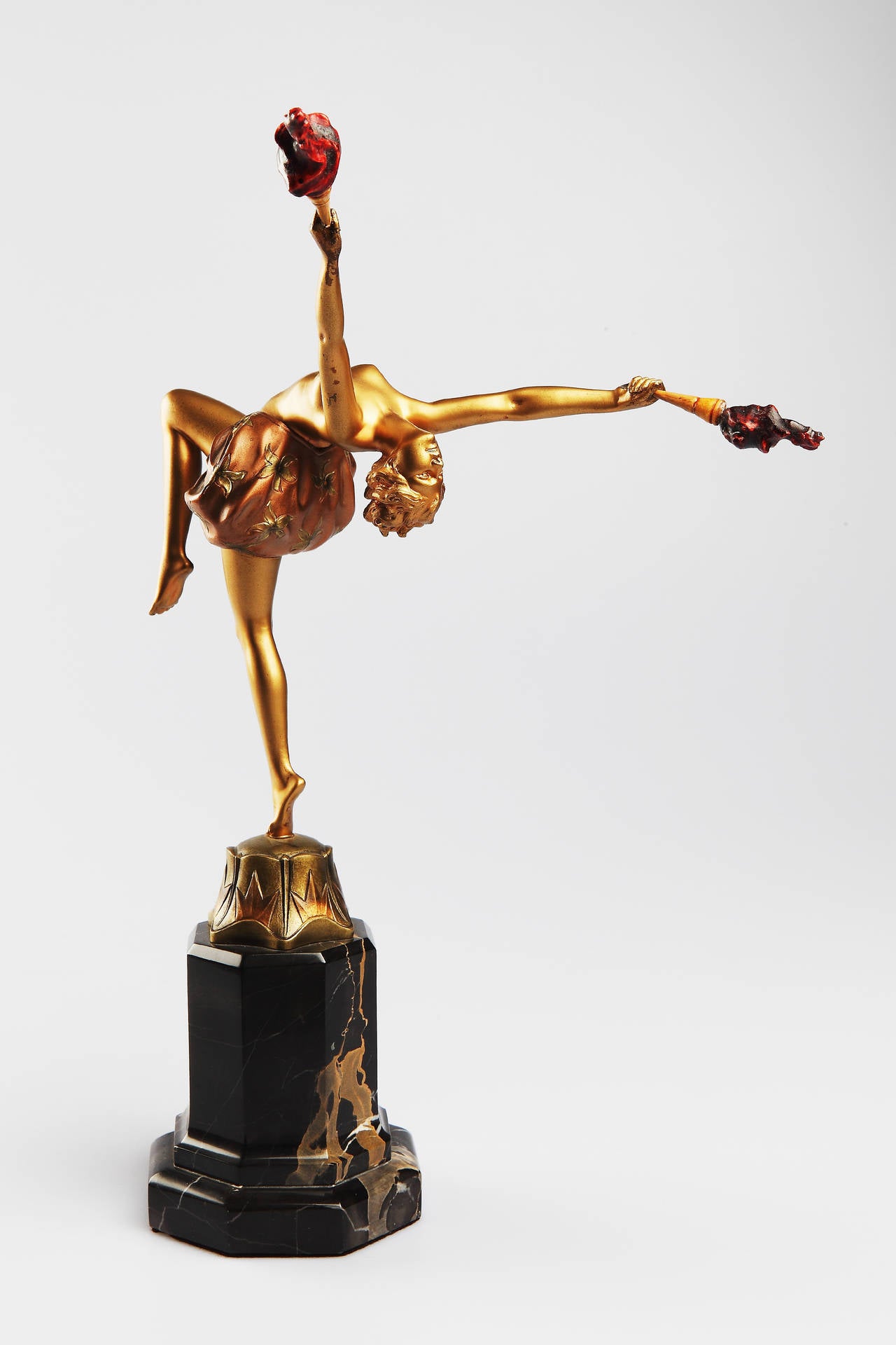 Ferdinand Preiss – Art-déco-Skulptur „Mädchen mit flammenden Fackeln“, von  Ferdinand Preiss im Angebot bei 1stDibs