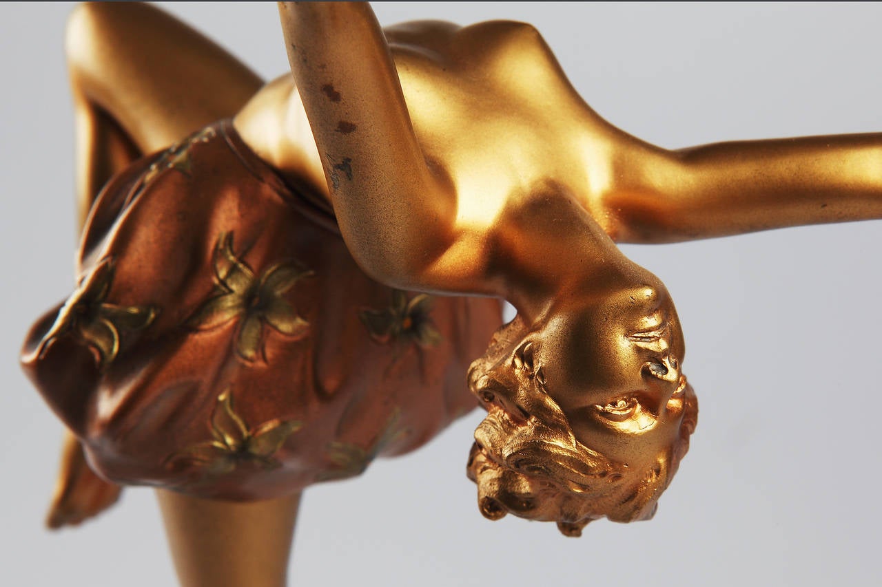 Art-déco-Skulptur „Mädchen mit flammenden Fackeln“, von Ferdinand Preiss im Angebot 1